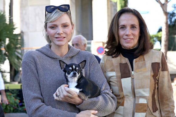 Dont deux chihuahuas
La princesse Charlene de Monaco et Sylvia Sermenghi, la présidente de l'association Rokethon - La princesse Charlene de Monaco a participé au chapiteau de Fontvieille, à Monaco, le 5 octobre 2024