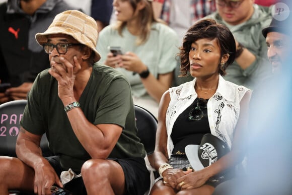 Yannick Noah et sa compagne Malika - Les célébrités en tribunes pendant l'épreuve de basketball de Demi-Finale opposant la France à l'Allemagne lors des Jeux Olympiques de Paris 2024 (JO) à l'Arena Bercy, à Paris, France, le 8 août 2024. © Jacovides-Perusseau/Bestimage