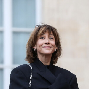 La comédienne réside principalement dans un appartement à Paris
L'actrice Sophie Marceau - Arrivée des invités au dîner d'Etat en l'honneur du président chinois Xi Jinping et de sa femme la Première Dame Peng Liyuan au palais présidentiel de l'Elysée à Paris, France, le 6 mai 2024. © Stéphane Lemouton / Bestimage