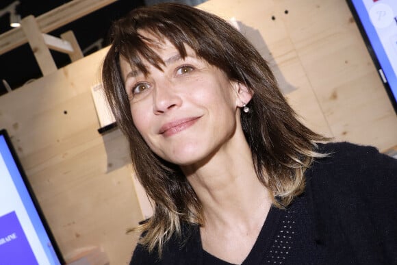 Cependant, on ne sait pas si l'actrice est toujours propriétaire de cette demeure ou pas
Sophie Marceau - Festival du Livre de Paris 2023 au Grand Palais Éphémère à Paris le 22 avril 2023. © Cedric Perrin / Bestimage 