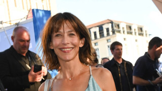 Sophie Marceau : Sa maison secondaire très champêtre dans un village de 236 habitants, une bulle de verdure à 1h15 de Paris