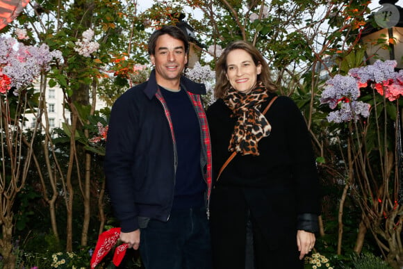 Julian Bugier et sa femme Claire Fournier - Remise du prix littéraire "Closerie des Lilas" à la Closerie des Lilas, à Paris le 25 avril 2024. Le prix littéraire de la Closerie des Lilas a été décerné à la romancière Arièle Butaux pour son livre "le cratère". © Christophe Clovis / Bestimage