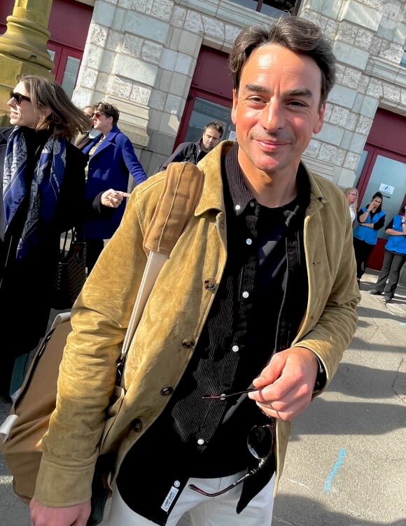 Julian Bugier à son arrivée à la gare pour la 42ème Foire du livre de Brive, à Brive-la-Gaillarde, FRance, le 8 novembre 2024. © Fabien Faure/Bestimage