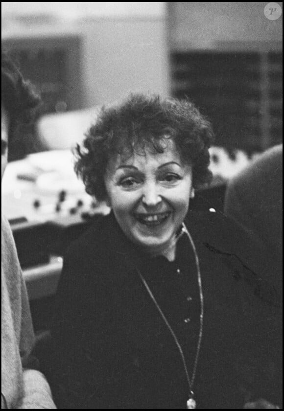 Archives - Edith Piaf en Studio à Paris en 1963.