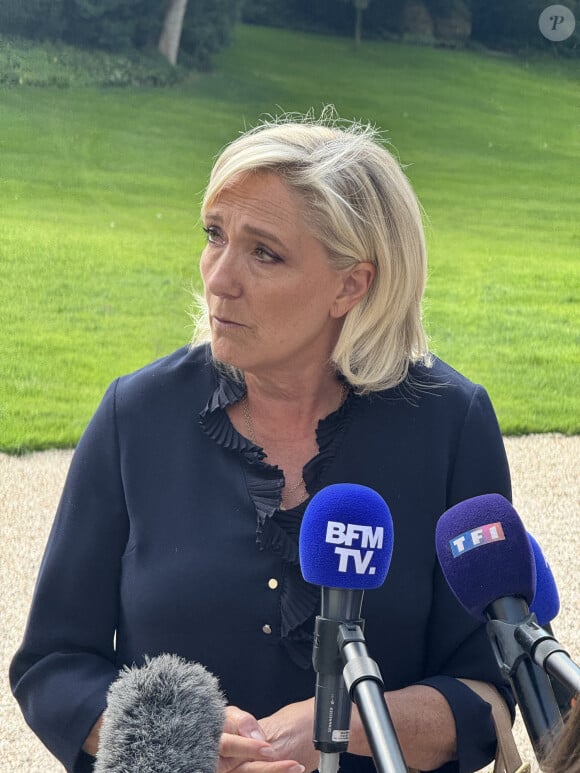 Marine Le Pen et Jordan Bardella sortent de leur entretien avec le président de la République à l'Elysée le 26 août 2024. © Christophe Clovis / Bestimage