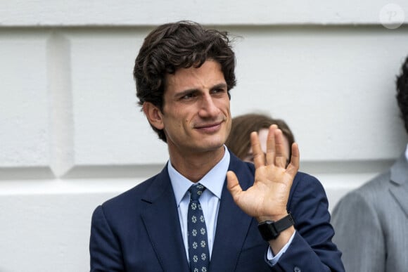 Jack Schlossberg, le petit-fils de John F. Kennedy, salue le président Joe Biden qui quitte la Maison Blanche à Washington, DC, USA, le vendredi 6 septembre 2024. Le président se rend à Ann Arbor, dans le Michigan, pour présenter le programme "Investing in America" de son administration. Photo par Bonnie Cash/Pool/ABACAPRESS.COM