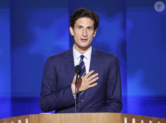 Il fait aujourd'hui des vidéos sur TikTok, est journaliste, mais certains lui prêtent un grand avenir politique.Jack Schlossberg, petit-fils du président John F. Kennedy, prend la parole lors de la Convention nationale démocrate de 2024 au United Center de Chicago, Illinois, le mardi 20 août 2024. Le thème du deuxième jour est "Une vision audacieuse pour l'avenir de l'Amérique". Photo par Tannen Maury/UPI/ABACAPRESS.COM