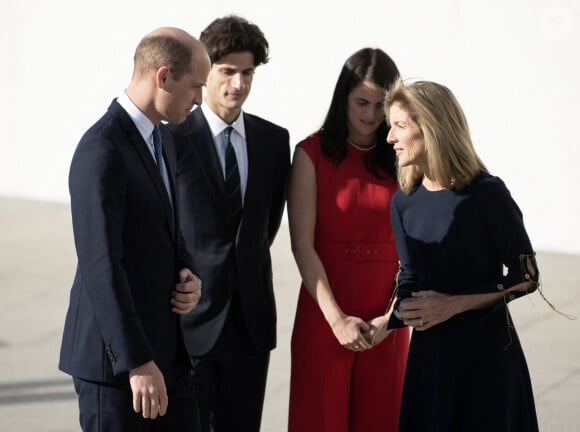 Le Prince William, le Prince de Galles, le Prince William, Jack Schlossberg Kennedy, Tatiana Schlossberg Kennedy et Caroline Kennedy visitent la bibliothèque et le musée présidentiels John F. Kennedy où il a rencontré l'ambassadrice Caroline Kennedy et a eu droit à une courte visite du musée.