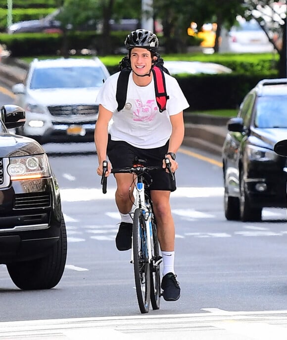 Il a fait ses études dans les plus grandes écoles mais a gardé un côté décalé.Jack Kennedy Schlossberg, fils de Caroline Kennedy et petit-fils du président John F. Kennedy, a été aperçu à New York le mardi 16 mai 2017. Photo by Splash News/ABACAPRESS.COM