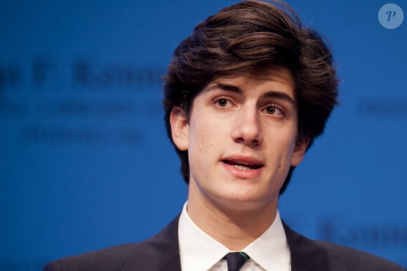 14 octobre 2012 - Boston, Massachusetts, États-Unis - Le petit-fils du président John F. Kennedy, JACK SCHLOSSBERG, prend la parole lors du programme du 50e anniversaire de la crise des missiles cubains à la bibliothèque Kennedy..Photo by Kelvin Ma/Zuma Wire/ABACAPRESS.COM