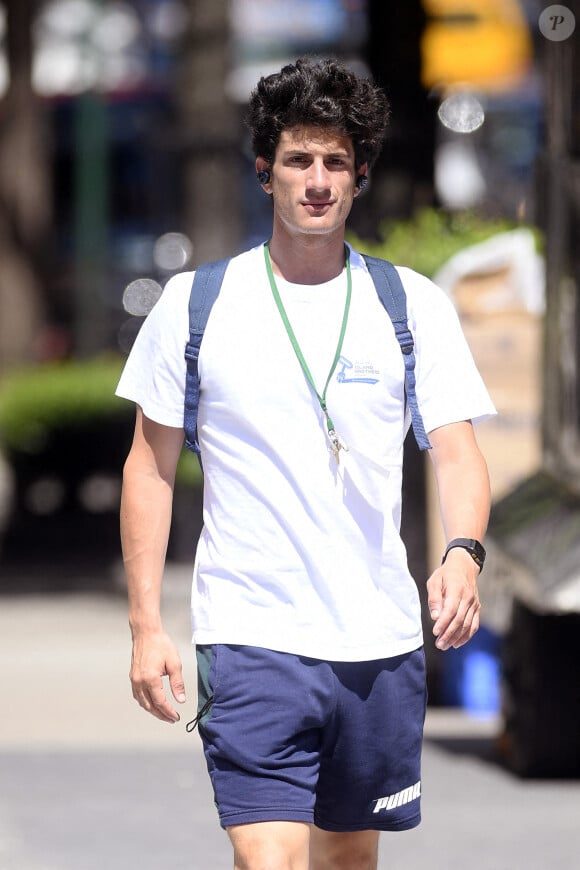 EXCLUSIF : John Kennedy Jr à l'air abattu : John Schlossberg est photographié marchant vers l'école à New York City, NY, USA, ce matin, 16 juillet 2019. Photo par Elder Ordonez / Splash News/ABACAPRESS.COM