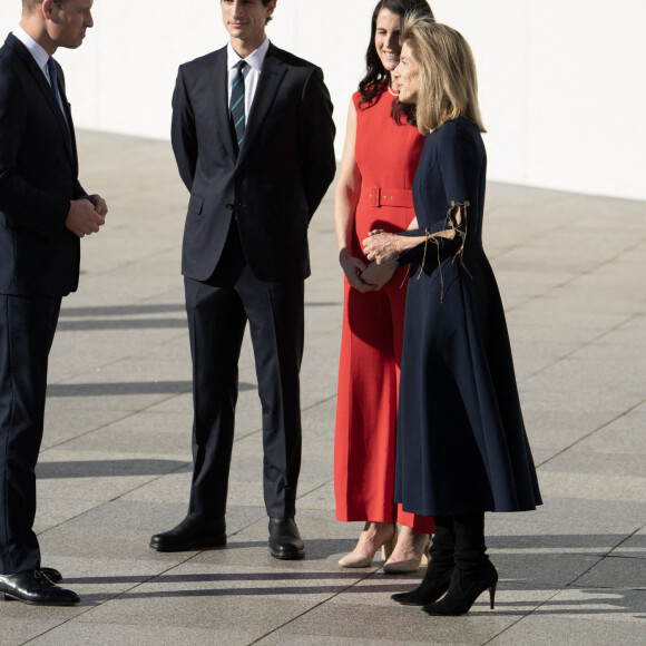 Le Prince William, le Prince de Galles, le Prince William, Jack Schlossberg Kennedy, Tatiana Schlossberg Kennedy et Caroline Kennedy visitent la bibliothèque et le musée présidentiels John F. Kennedy où il a rencontré l'ambassadrice Caroline Kennedy et a eu droit à une courte visite du musée.