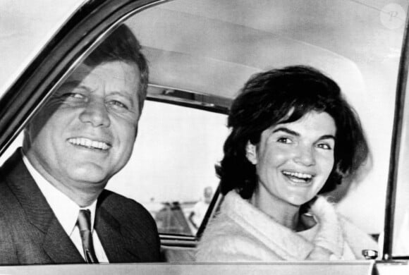 Le président et Jacqueline Kennedy à Palm Beach, en Floride. Ils y passent un long week-end pour préparer leur voyage en Europe. 11 mai 1961.photo EverettABACAPRESS.COM