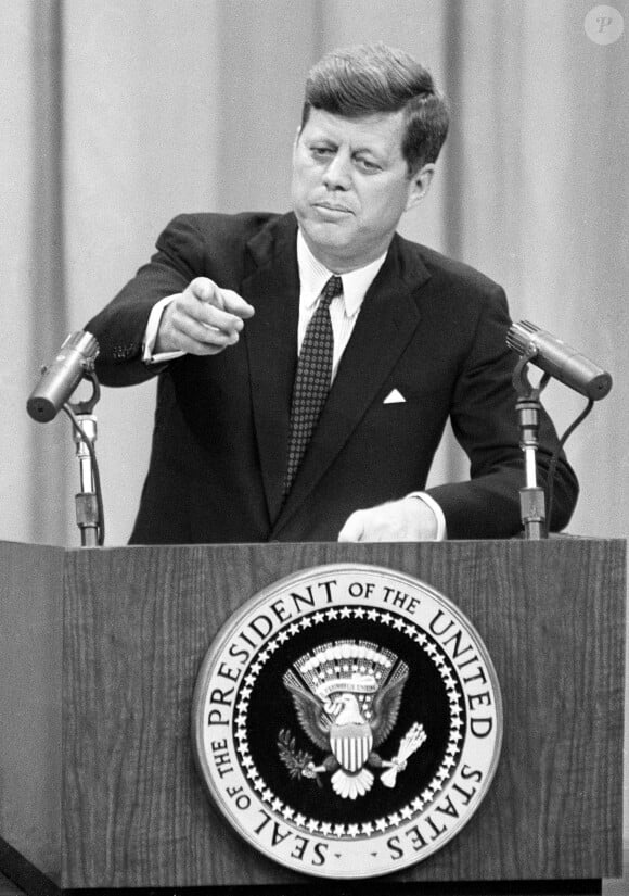 C'est l'unique petit-fils de l'ancien président américain John Fitzgerald Kennedy.Le président américain John F. Kennedy donne une conférence de presse à Washington, DC, États-Unis, le 3 janvier 1961. Photo par Arnie Sachs/startraks/ABACAPRESS.COM