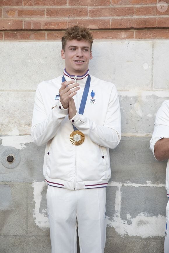 Léon Marchand - Les Toulousains ont accueilli avec ferveur les athlètes de la Ville rose et de ses alentours, après leur performance aux Jeux Olympiques de Paris 2024 sur la place du Capitole le 18 septembre 2024. © Frédéric Maligne/Bestimage