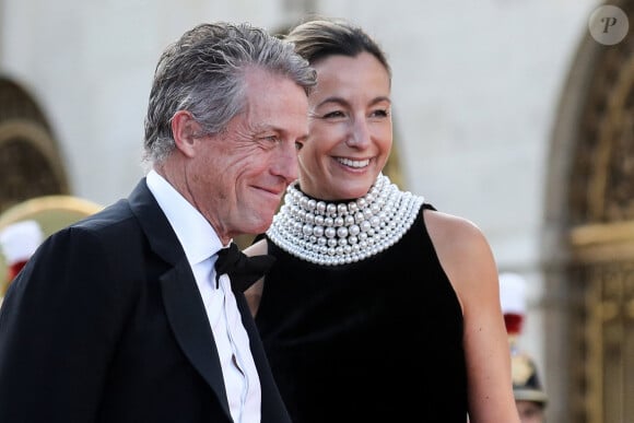 L'acteur anglais Hugh Grant et sa femme la productrice suédoise Anna Elisabet Eberstein - Dîner d'Etat au château de Versailles en l'honneur de la visite officielle du roi et de la reine d'Angleterre en France (20 - 22 septembre 2023). Le 20 septembre 2023. 150 invités triés sur le volet ont été conviés à cette occasion. © Stéphane Lemouton / Bestimage 