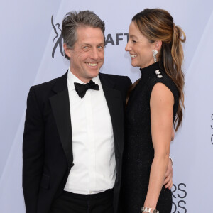 Hugh Grant et sa femme Anna Elisabeth Eberstein - Photocall - 25ème cérémonie annuelle des Screen Actors Guild Awards au Shrine Audritorium à Los Angeles, le 27 janvier 2019.