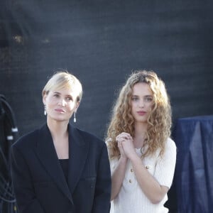 Exclusif - Judith Godrèche et sa fille Tess Barthelemy sur le plateau de l'émission "C à vous" lors du 77ème Festival International du Film de Cannes, France, le 16 mai 2024. © Jack Tribeca/Bestimage 