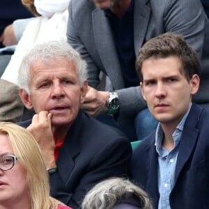 Né de sa relation avec Patrick ?
Patrick Poivre d'Arvor (PPDA) et son fils François dans les tribunes de la finale homme des internationaux de France de Roland Garros à Paris le 5 juin 2016. © Moreau-Jacovides / Bestimage