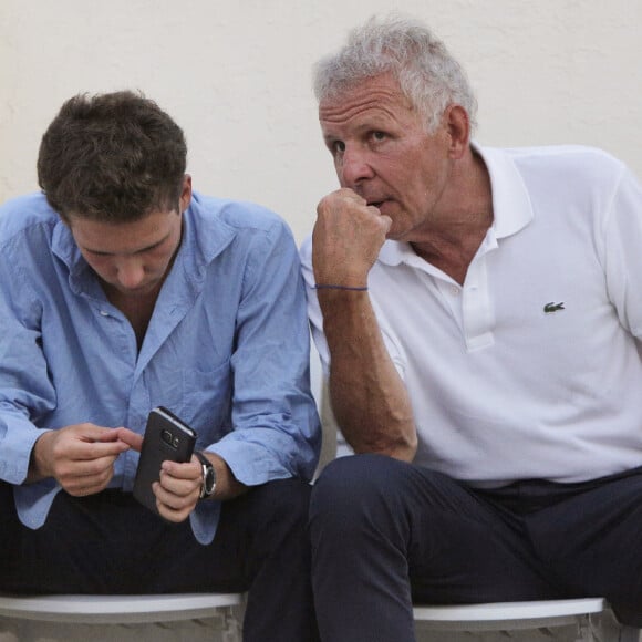 Dans quelques mois seulement
Exclusif - Patrick Poivre d'Arvor (PPDA) et son fils François Chazal - People au concert de Johnny Hallyday au Vélodrome à Arcachon. Le 19 juillet 2016 © Patrick Bernard-Thibaud Moritz / Bestimage 