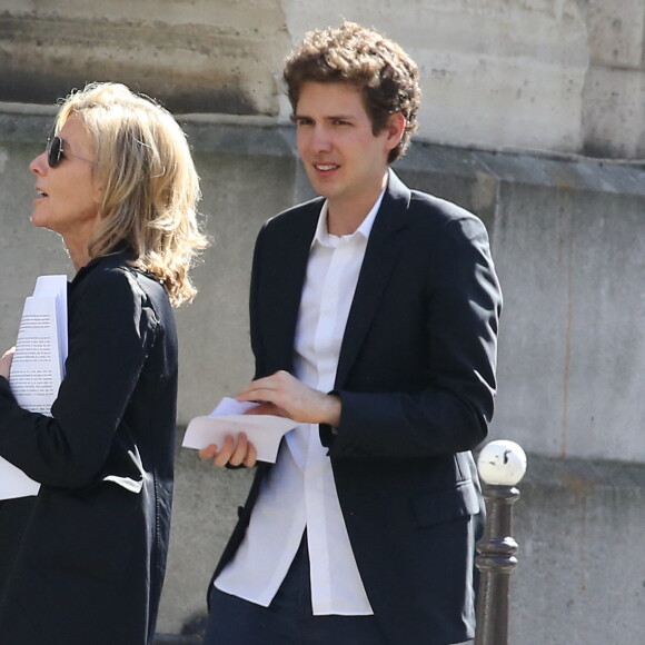 Claire Chazal et son fils François Poivre d'Arvor - Obsèques de Josette Chazal, la mère de Claire Chazal, en l'église Notre Dame d'Auteuil à Paris, le 14 avril 2015.