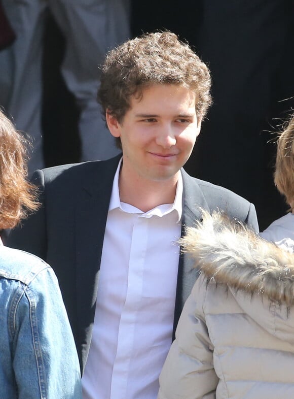 François Poivre d'Arvor (fils de Claire Chazal) - Obsèques de Josette Chazal, la mère de Claire Chazal, en l'église Notre Dame d'Auteuil à Paris, le 14 avril 2015. - Obsèques de Josette Chazal, la mère de Claire Chazal, en l'église Notre Dame d'Auteuil à Paris, le 14 avril 2015. - Obsèques de Josette Chazal, la mère de Claire Chazal, en l'église Notre Dame d'Auteuil à Paris, le 14 avril 2015.