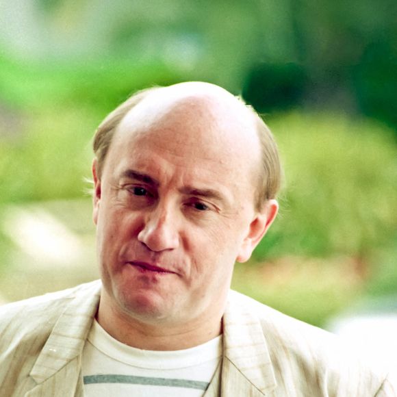 Et de poursuivre : "Il aimait bien avoir une cour autour de lui, dont beaucoup de parasites, et moi, ça me gonflait. Et surtout, il y avait chez lui un fond de 'non-gentillesse' évident". 
Michel Blanc au 47ème Festival de Cannes à Cannes, France, le 18 mai 1994. Photo par APS Medias/ABACAPRESS.COM