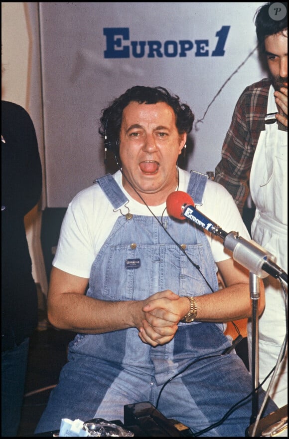 Info - Europe 1 fête ses 60 ans - Archives - Coluche anime l'émission "Y en aura pour tout le monde" sur Europe 1 en 1985