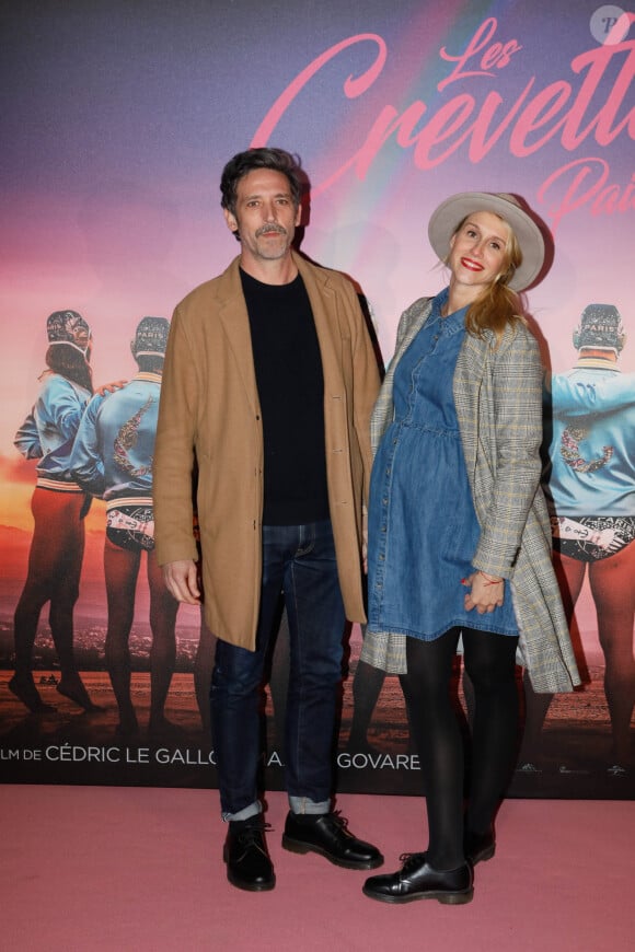 Un duo très complice
Marie-Aldine Girard (enceinte) et son compagnon Stéphane Coulon - Avant-première du film "Les crevettes pailletées" au Grand Rex à Paris le 16 avril 2019. © CVS/Bestimage