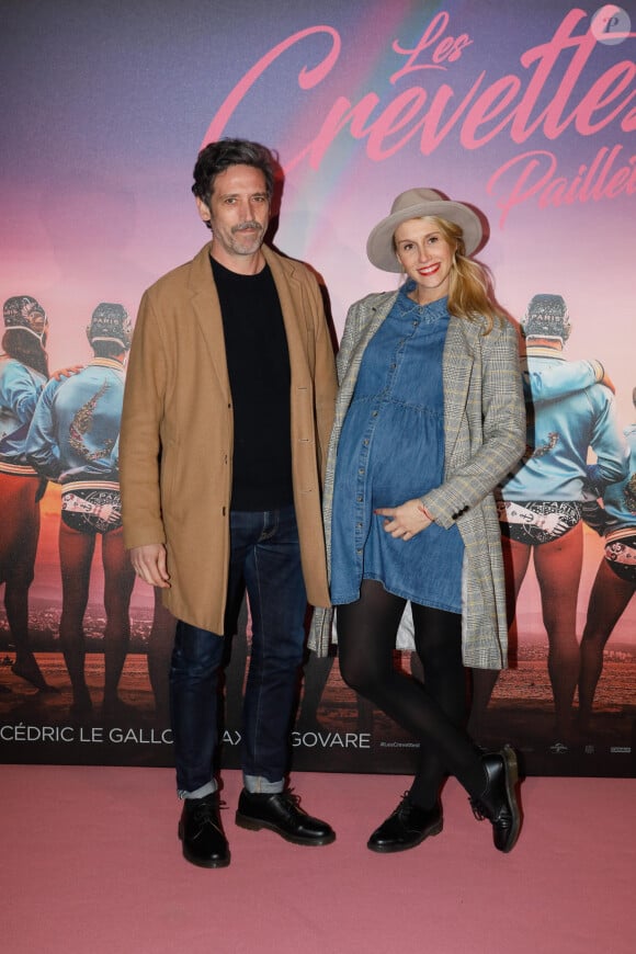 Mais discret
Anne-Sophie Girard (enceinte) et son compagnon Stéphane Coulon - Avant-première du film "Les crevettes pailletées" au Grand Rex à Paris le 16 avril 2019. © CVS/Bestimage