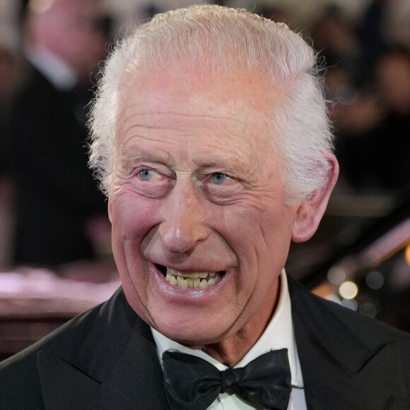 "C'est une grande tristesse pour lui de ne pas voir plus souvent Archie et Lilibet", a-t-elle rapporté pour "The Mirror." "C'est pourquoi il ne rompra jamais les liens avec Harry".
Le roi Charles III d'Angleterre à son arrivée à la première du film "Gladiator II" à l'Odeon Leicester Square à Londres. Le 13 novembre 2024 