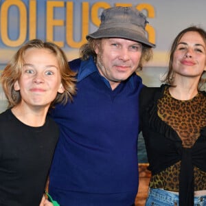 Billy, le fils de Philippe Katerine et Julie Depardieu, Philippe Katerine, sa fille Edie Blanchard - Avant-première du film "Voleuses" diffusé sur Netflix. Paris le 24 octobre 2023. © Veeren / Bestimage