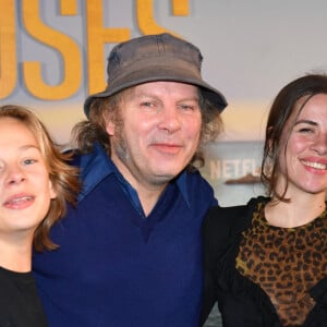 Billy, le fils de Philippe Katerine et Julie Depardieu, Philippe Katerine, sa fille Edie Blanchard - Avant-première du film "Voleuses" diffusé sur Netflix. Paris le 24 octobre 2023. © Veeren / Bestimage