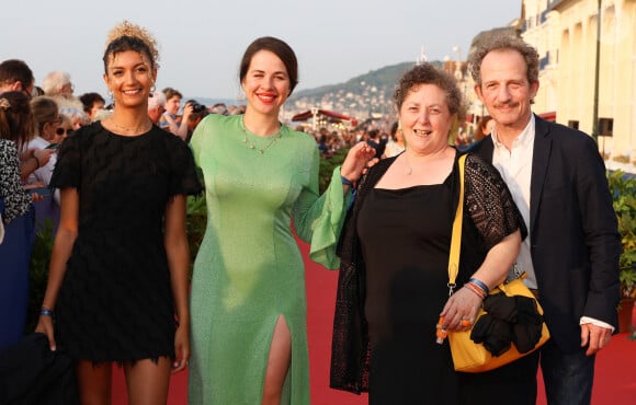 Edie Blanchard, Sylvie Lachat et Christophe Grundmann sur le tapis rouge du prix du court métrage lors du 37ème festival du film de Cabourg (37ème journées romantiques du 14 au 18 juin 2023), à Cabourg, France, le 16 juin 2023. © Coadic Guirec/Bestimage