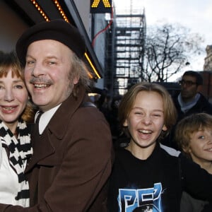 Exclusif - Philippe Katerine, Julie Depardieu et leurs enfants - Arrivées à la première du film Astérix et Obélix "L'Empire du Milieu" au cinéma Le Grand Rex à Paris le 15 janvier 2023.