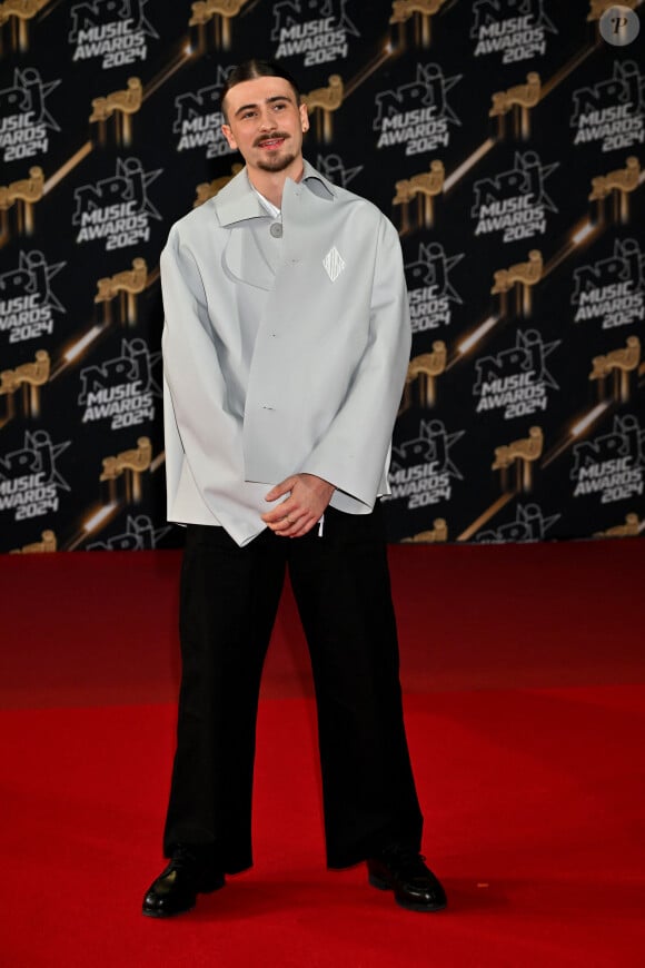 Star depuis son passage à la Star Academy l'an dernier, le jeune homme suscite bien des convoitises.
Pierre Garnier au photocall de la 26ème édition des NRJ Music Awards à Cannes, le 1er novembre 2024. © Bebert-Guignebourg/Bestimage