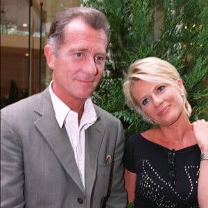 ...une autre nouvelle pourrait vous surprendre...
© Giancarlo Gorassini/ABACA. Paris-France, 27/08/2001. Conference de Presse pour la rentree de France Television. Sur la photo: Sophie Davant & William Leymergie.