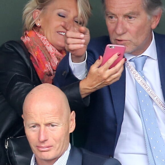 Sophie Davant et William Leymergie - People dans les tribunes des Internationaux de France de tennis de Roland Garros à Paris. Le 26 mai 2015 