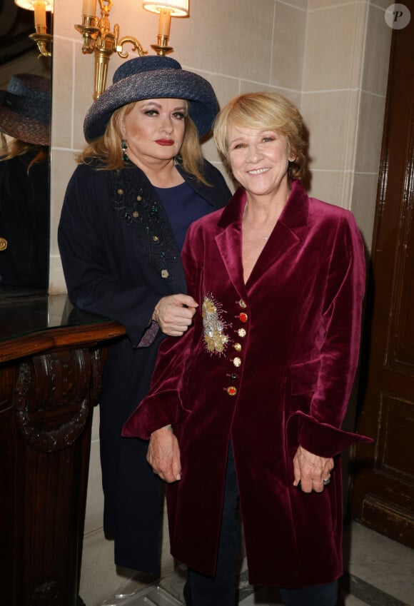 Exclusif - Catherine Jacob et Ariane Massenet - Défilé rétrospectif Nathalie Garçon à l'occasion de ses 35 ans de sa marque lors d'une closing party à l'hôtel Raphael à Paris le 19 novembre 2024.