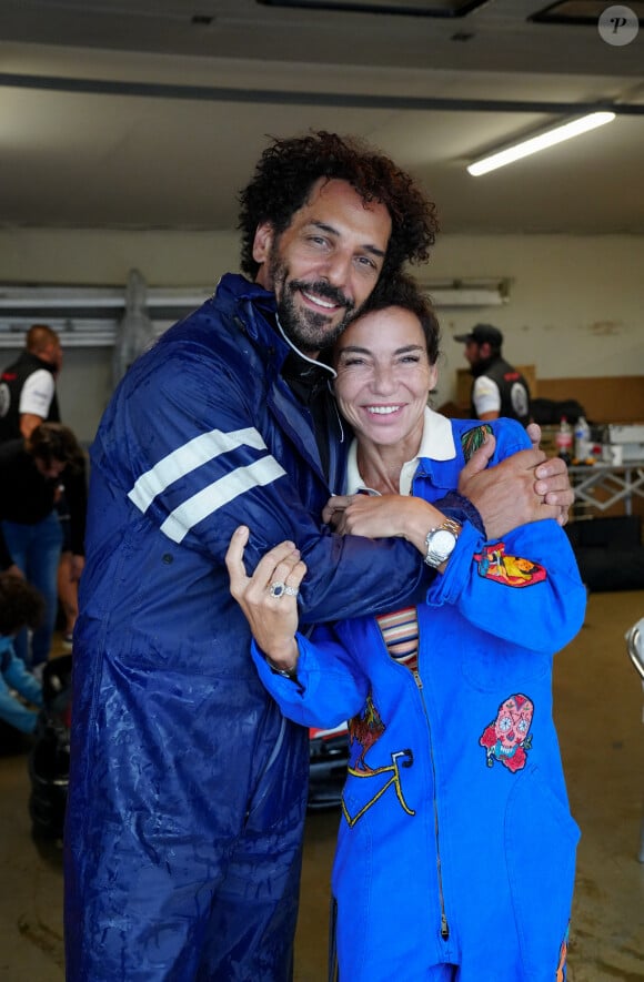 "Nous avons eu la joie de voir que nous avons été cambriolés par un gang de Dreux", a déclaré la belle brune.
Exclusif - Tomer Sisley, Sandra Sisley - Jour 3 - Les célébrités lors du marathon Karting Jules Bianchi au circuit Paul Ricard au Castellet le 8 septembre 2024. © Anne-Sophie Guebey via Bestimage 