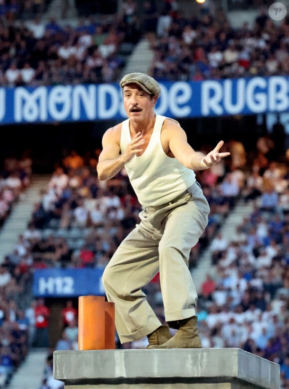 Jean Dujardin - Cérémonie d'ouverture de la Coupe du Monde de Rugby France 2023 avant le match de la Poule A entre la France et la Nouvelle-Zélande au Stade de France à Saint-Denis le 8 septembre 2023. © Dominique Jacovides/Bestimage 