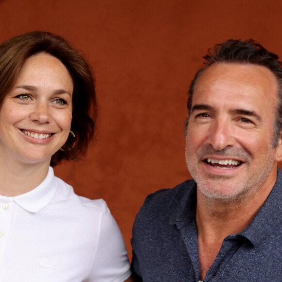 Jean Dujardin et sa femme Nathalie Péchalat au village lors des Internationaux de France de tennis de Roland Garros 2023, à Paris, France, le 11 juin 2023. © Jacovides-Moreau/Bestimage 