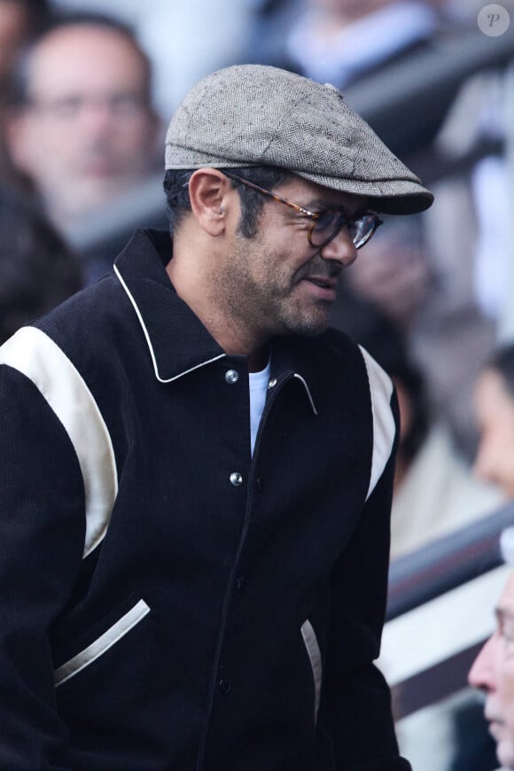 Jamel Debbouze - Célébrités dans les tribunes du match de Ligue 1 Uber Eats "PSG-Toulouse" (1-3) au Parc des Princes à Paris le 12 mai 2024. © Cyril Moreau/Bestimage 