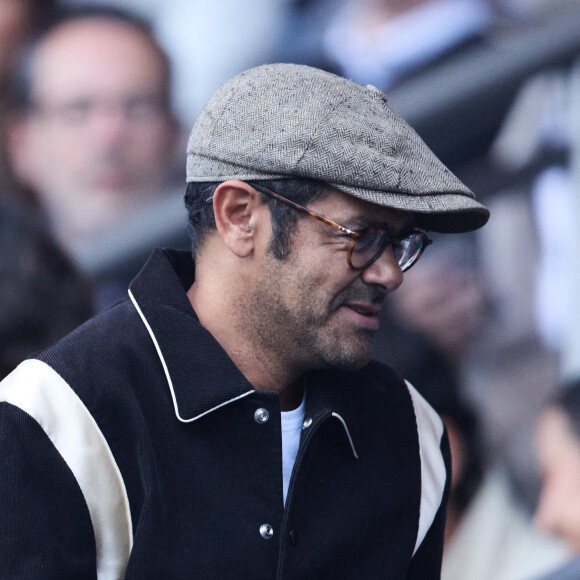Jamel Debbouze - Célébrités dans les tribunes du match de Ligue 1 Uber Eats "PSG-Toulouse" (1-3) au Parc des Princes à Paris le 12 mai 2024. © Cyril Moreau/Bestimage
