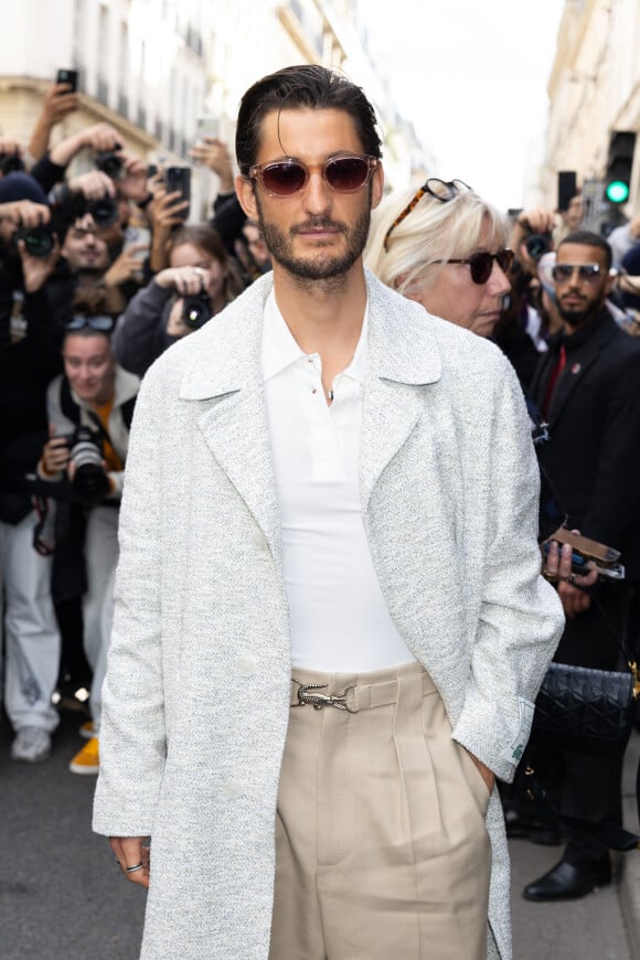 Au programme de cette semaine riche en émotions où vous pourrez dégoter les pièces favorites de vos stars dans les marques les plus luxueuses qui soit
Pierre Niney au défilé Lacoste prêt à porter printemps / été 2025 lors de la fashion week à Paris le 1er octobre 2024. © Jeremy Melloul / Bestimage 