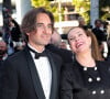 Quelle relation mère-fils ont-ils ?
Dimitri Rassam et sa mère Carole Bouquet - Montée des marches du film " Megalopolis " lors du 77ème Festival International du Film de Cannes, au Palais des Festivals à Cannes. Le 16 mai 2024 © Jacovides-Moreau / Bestimage 