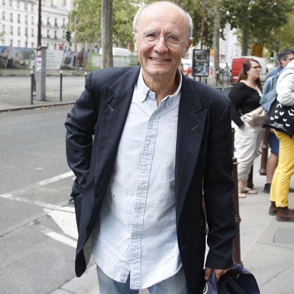 ...Et elle a été dévoilée par Philippe Geluck !
Exclusif - Philippe Geluck à la sortie des studios de RTL à Paris, France, le 28 août 2023.