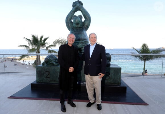 Exclusif - Le prince Albert II de Monaco inaugure l'exposition "Le Chat déambule" de Philippe Geluck sur la promenade du Larvotto à Monaco le 5 juillet 2022.