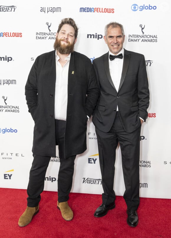 25 novembre 2024, New York, New York, États-Unis : Joe Pearlman et Duncan Coates assistent aux International Emmy Awards à l'hôtel Hilton Times Square de New York le 25 novembre 2024 (image de crédit : © Lev Radin/ZUMA Press Wire)