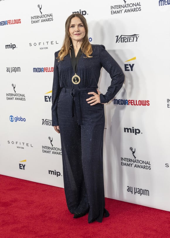 25 novembre 2024, New York, New York, États-Unis : Jessica Hynes participe aux International Emmy Awards à l'hôtel Hilton Times Square de New York le 25 novembre 2024 (image de crédit : © Lev Radin/ZUMA Press Wire)